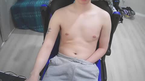 Snapshot of popit124 chatting on March 3, 10:10 pm cumguy125 online show from March 3, 10:10 pm