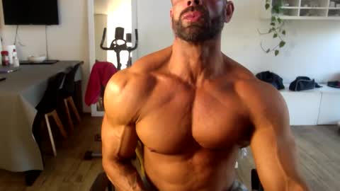 Snapshot of popopo00 chatting on December 3, 10:46 am popopo0 online show from December 3, 10:46 am