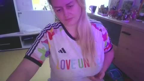 MelissOfficial online show from December 3, 9:29 am