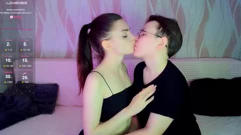 Ana and Tati online show from October 21, 7:47 pm