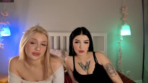  HERES SILVIA AND OlIVIA  WELCOME EVERYONE LOVENSE DOMI REACT TO YOUR TIPS LETS MAKE A GREAT SHOW TOGETHER  online show from December 4, 5:27 am