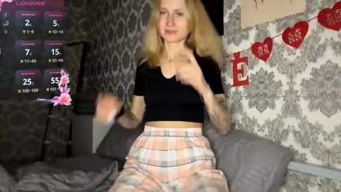  HERES SILVIA AND OlIVIA  WELCOME EVERYONE LOVENSE DOMI REACT TO YOUR TIPS LETS MAKE A GREAT SHOW TOGETHER  online show from September 29, 3:39 pm