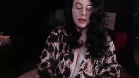 PoshMistres    online show from April 8, 5:46 pm