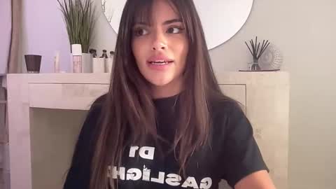 Snapshot of poutyselena chatting on October 22, 11:37 pm Selena online show from October 22, 11:37 pm