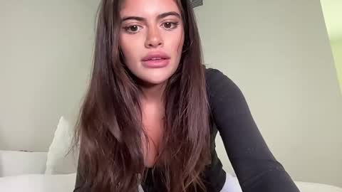 Snapshot of poutyselena chatting on May 21, 11:12 pm Selena online show from May 21, 11:12 pm