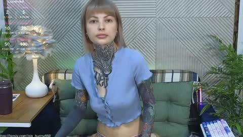 Lola online show from April 4, 5:49 am