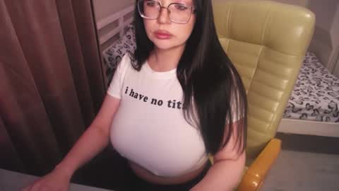 Snapshot of pr1ma chatting on February 17, 7:37 am Lina online show from February 17, 7:37 am