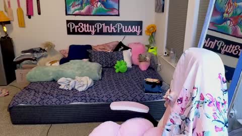 Snapshot of pr3ttyp1nkpussy chatting on November 19, 3:17 am Evangeline Eva Darling online show from November 19, 3:17 am