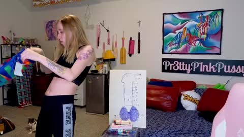 Snapshot of pr3ttyp1nkpussy chatting on January 8, 2:36 am Evangeline Eva Darling online show from January 8, 2:36 am