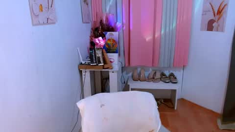 preciosa_banks69 online show from July 22, 12:19 pm