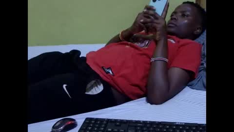 Snapshot of precious_nesh chatting on December 21, 3:02 am precious_nesh online show from December 21, 3:02 am