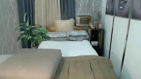 Snapshot of precious_sy chatting on February 3, 6:40 am ur hot and wet precious online show from February 3, 6:40 am