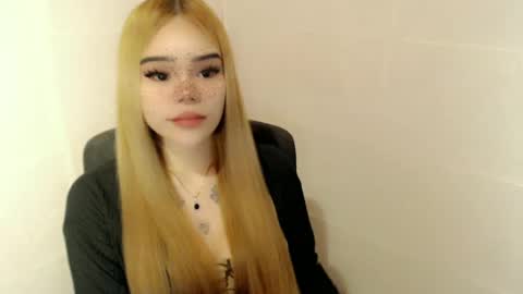 Snapshot of preciousangel69xxx chatting on June 11, 3:59 am MAXXINE online show from June 11, 3:59 am