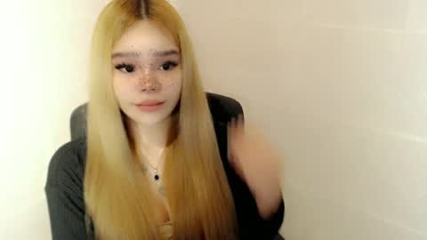 Snapshot of preciousangel69xxx chatting on June 17, 1:12 pm MAXXINE online show from June 17, 1:12 pm