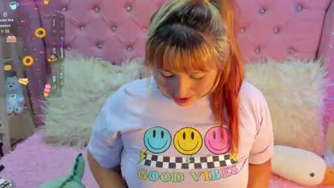 Snapshot of pretti__violet_ chatting on September 23, 3:09 am Pretti Violet online show from September 23, 3:09 am