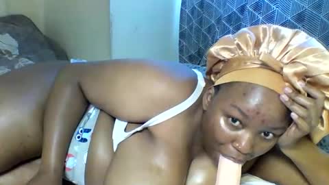 Prettie diva online show from November 19, 12:27 pm