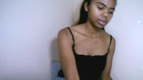 prettiethalia online show from November 1, 12:34 am