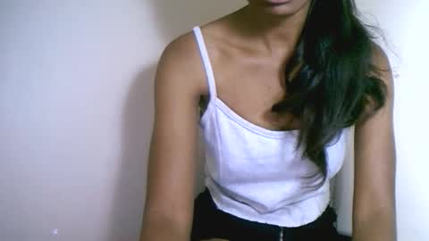 prettiethalia online show from November 3, 7:04 pm