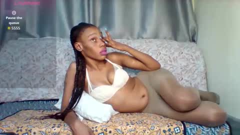 Snapshot of pretty253 chatting on February 7, 6:33 pm pretty253 online show from February 7, 6:33 pm