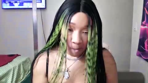 Yasmine pretty online show from November 16, 10:15 pm