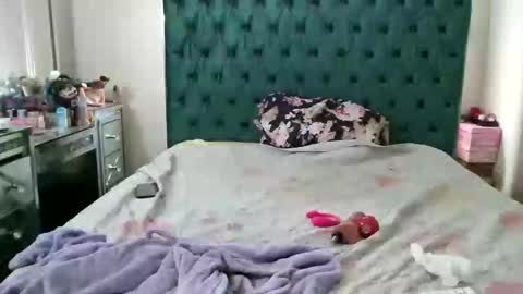 Yasmine pretty online show from February 2, 4:27 pm