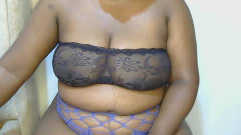 Snapshot of pretty_bums chatting on July 13, 10:29 am chichi online show from July 13, 10:29 am