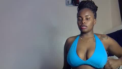 Snapshot of pretty_daina3 chatting on April 30, 9:52 pm pretty_daina3 online show from April 30, 9:52 pm