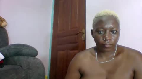 Snapshot of pretty_ivy chatting on December 12, 12:12 pm SARAH online show from December 12, 12:12 pm