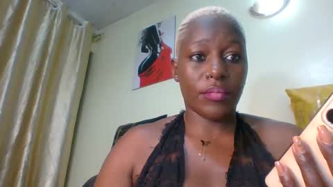 Snapshot of pretty_ivy chatting on February 18, 2:49 am SARAH online show from February 18, 2:49 am