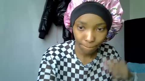 Snapshot of pretty_jazminee chatting on June 23, 6:11 am pretty jazminee online show from June 23, 6:11 am