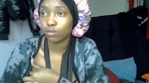 Snapshot of pretty_jazminee chatting on June 30, 6:47 am pretty jazminee online show from June 30, 6:47 am