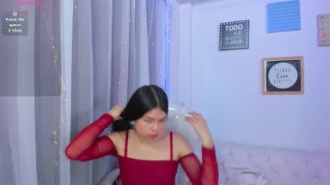 pretty online show from October 23, 12:04 pm