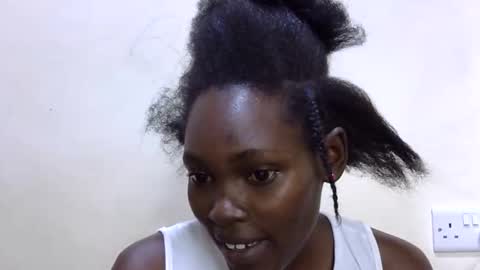 Snapshot of pretty_leila1 chatting on February 25, 7:07 am pretty_leila1 online show from February 25, 7:07 am