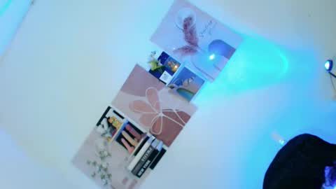 Snapshot of pretty_little_baby28 chatting on November 11, 5:07 am Flor online show from November 11, 5:07 am