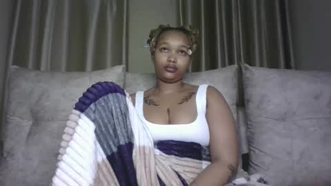 Snapshot of pretty_little_baibe chatting on November 24, 11:26 pm Tracy online show from November 24, 11:26 pm
