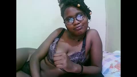 Snapshot of pretty_mellan chatting on January 22, 7:03 am pretty_mellan online show from January 22, 7:03 am