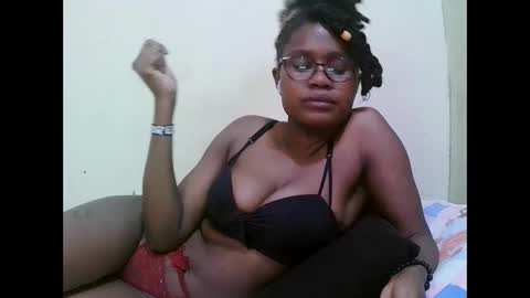 pretty_mellan online show from January 31, 10:31 am