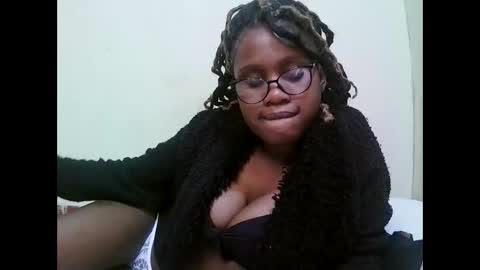 Snapshot of pretty_mellan chatting on February 7, 6:56 am pretty_mellan online show from February 7, 6:56 am
