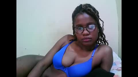 pretty_mellan online show from February 13, 10:44 am