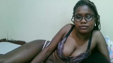 Snapshot of pretty_mellan chatting on February 25, 9:57 pm pretty_mellan online show from February 25, 9:57 pm