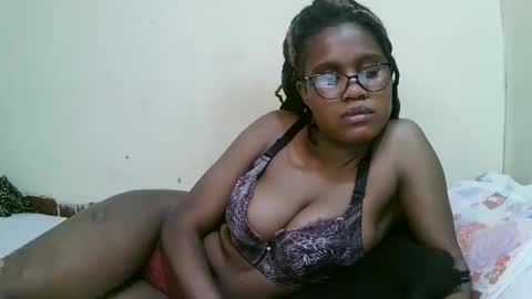pretty_mellan online show from March 6, 12:30 pm