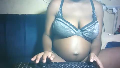 pretty_milan online show from March 9, 6:50 am