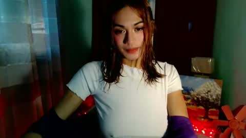Snapshot of pretty_morina143 chatting on February 20, 4:42 am christina online show from February 20, 4:42 am