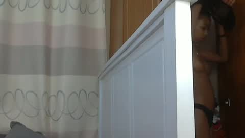 Snapshot of pretty_petite24 chatting on December 5, 10:33 am pretty_petite24 online show from December 5, 10:33 am