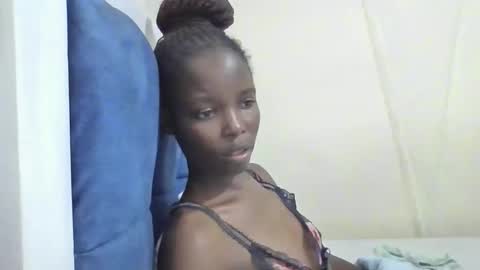 pretty_petite_ebony online show from April 25, 2:03 am