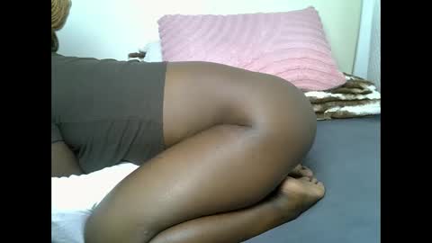 Snapshot of pretty_pussy2 chatting on April 4, 12:02 pm Essy online show from April 4, 12:02 pm