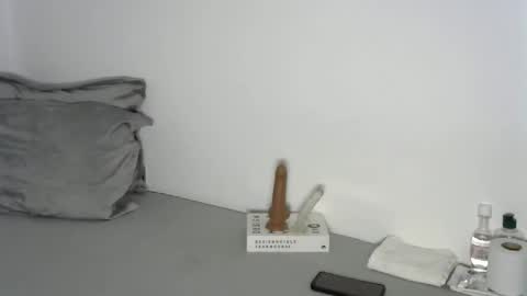 Snapshot of pretty_queennie chatting on October 31, 8:54 pm Pretty doll online show from October 31, 8:54 pm