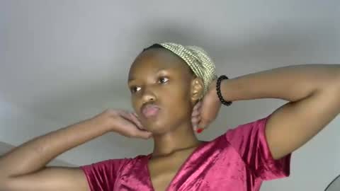 Snapshot of pretty_queennie chatting on November 19, 7:36 pm Pretty doll online show from November 19, 7:36 pm