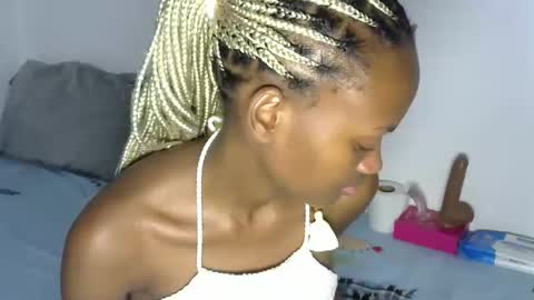 Snapshot of pretty_queennie chatting on November 23, 11:04 pm Pretty doll online show from November 23, 11:04 pm