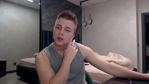 Snapshot of pretty_sweety chatting on October 31, 7:37 pm Justin online show from October 31, 7:37 pm